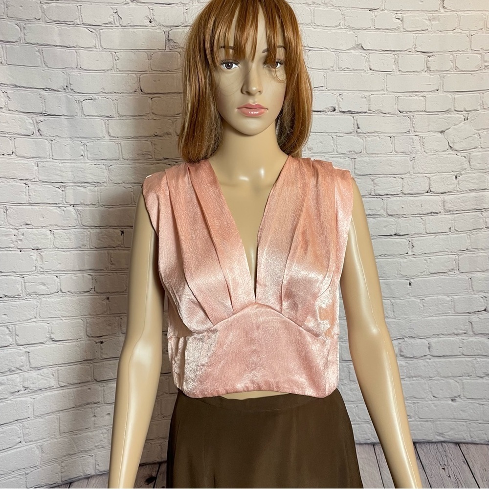 NWT New Ro & De Satin Open Back With Tie Sleeveless Peach Top Size M